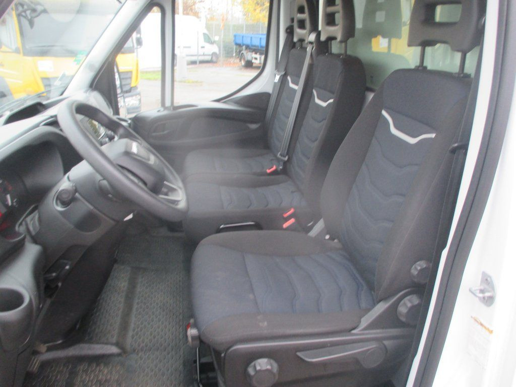 Dostavno vozilo sa zatvorenim sandukom Iveco Daily 35C16: slika Dostavno vozilo sa zatvorenim sandukom Iveco Daily 35C16