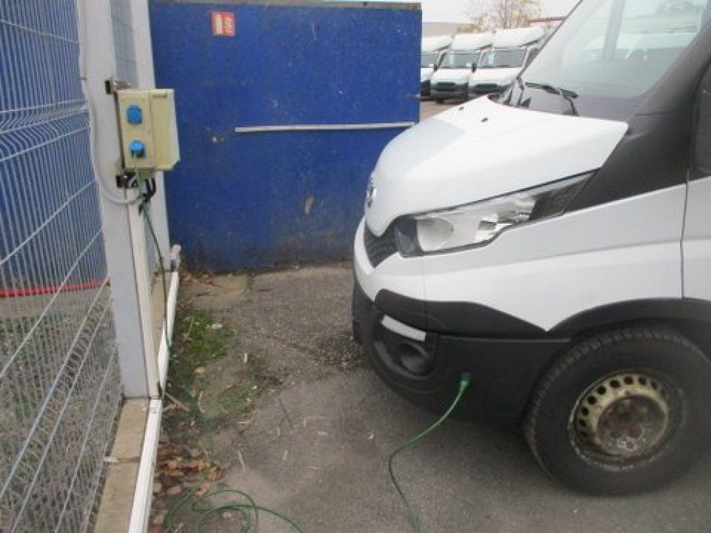 Furgon Iveco Daily 35S15V: slika Furgon Iveco Daily 35S15V