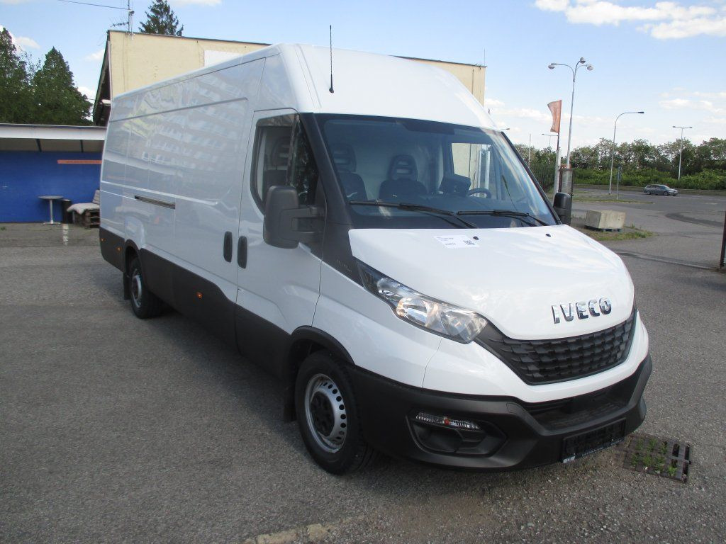 Iveco Daily 35S16 - Furgon: slika  Iveco Daily 35S16 - Furgon Iveco Daily 35S16 - Furgon: slika  Iveco Daily 35S16 - Furgon