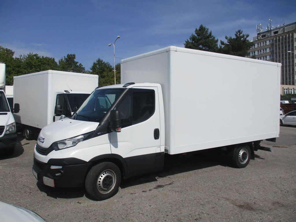 Iveco Daily 35S16 - Dostavno vozilo sa zatvorenim sandukom: slika Iveco Daily 35S16 - Dostavno vozilo sa zatvorenim sandukom Iveco Daily 35S16 - Dostavno vozilo sa zatvorenim sandukom: slika Iveco Daily 35S16 - Dostavno vozilo sa zatvorenim sandukom