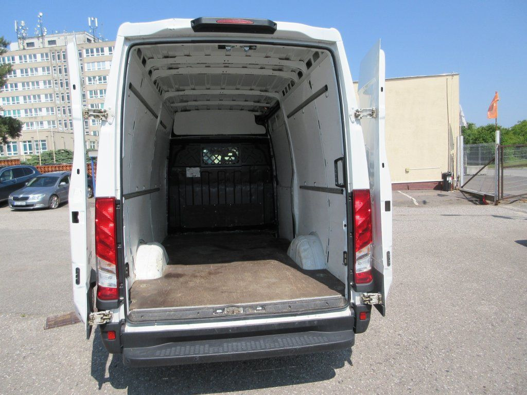 Iveco Daily 35S16 - Furgon: slika  Iveco Daily 35S16 - Furgon Iveco Daily 35S16 - Furgon: slika  Iveco Daily 35S16 - Furgon