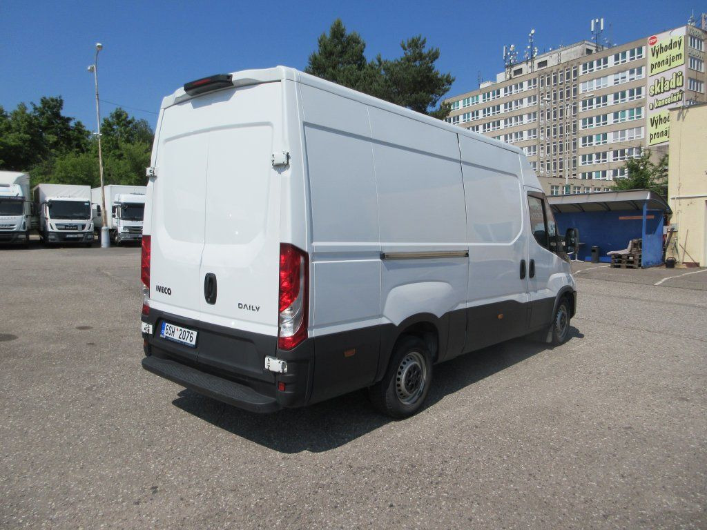 Iveco Daily 35S16 - Furgon: slika  Iveco Daily 35S16 - Furgon Iveco Daily 35S16 - Furgon: slika  Iveco Daily 35S16 - Furgon