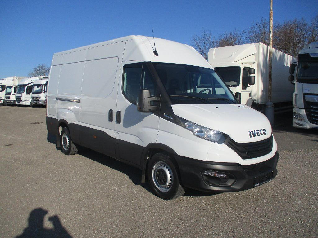 Iveco Daily 35S16 - Furgon: slika Iveco Daily 35S16 - Furgon Iveco Daily 35S16 - Furgon: slika Iveco Daily 35S16 - Furgon