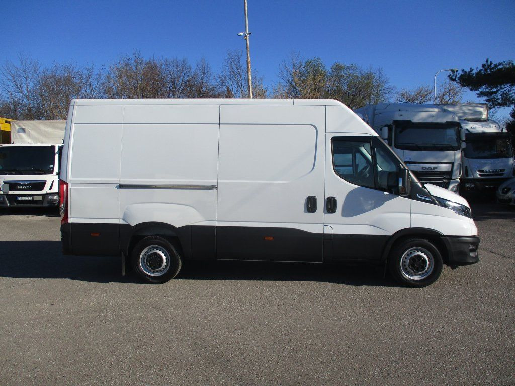 Iveco Daily 35S16 - Furgon: slika Iveco Daily 35S16 - Furgon Iveco Daily 35S16 - Furgon: slika Iveco Daily 35S16 - Furgon