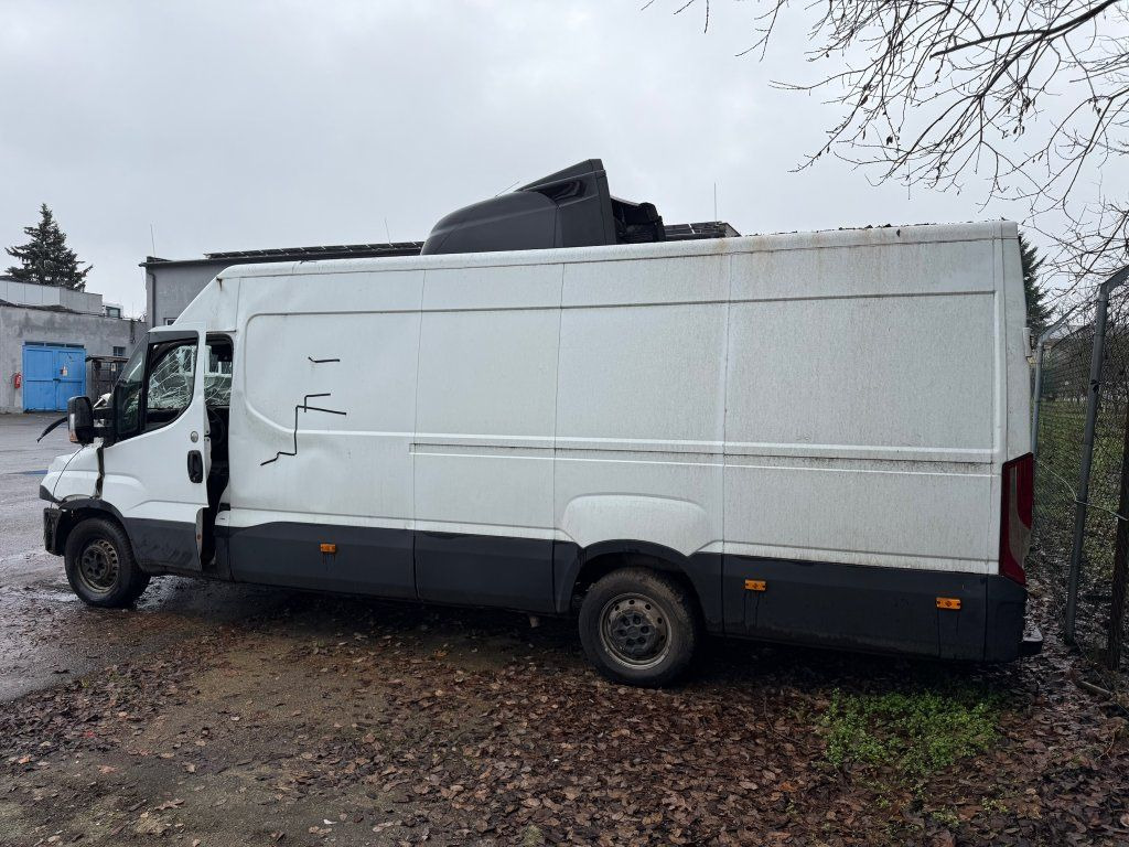 Iveco Daily 35S16 maxi Damaged - Furgon: slika Iveco Daily 35S16 maxi Damaged - Furgon Iveco Daily 35S16 maxi Damaged - Furgon: slika Iveco Daily 35S16 maxi Damaged - Furgon