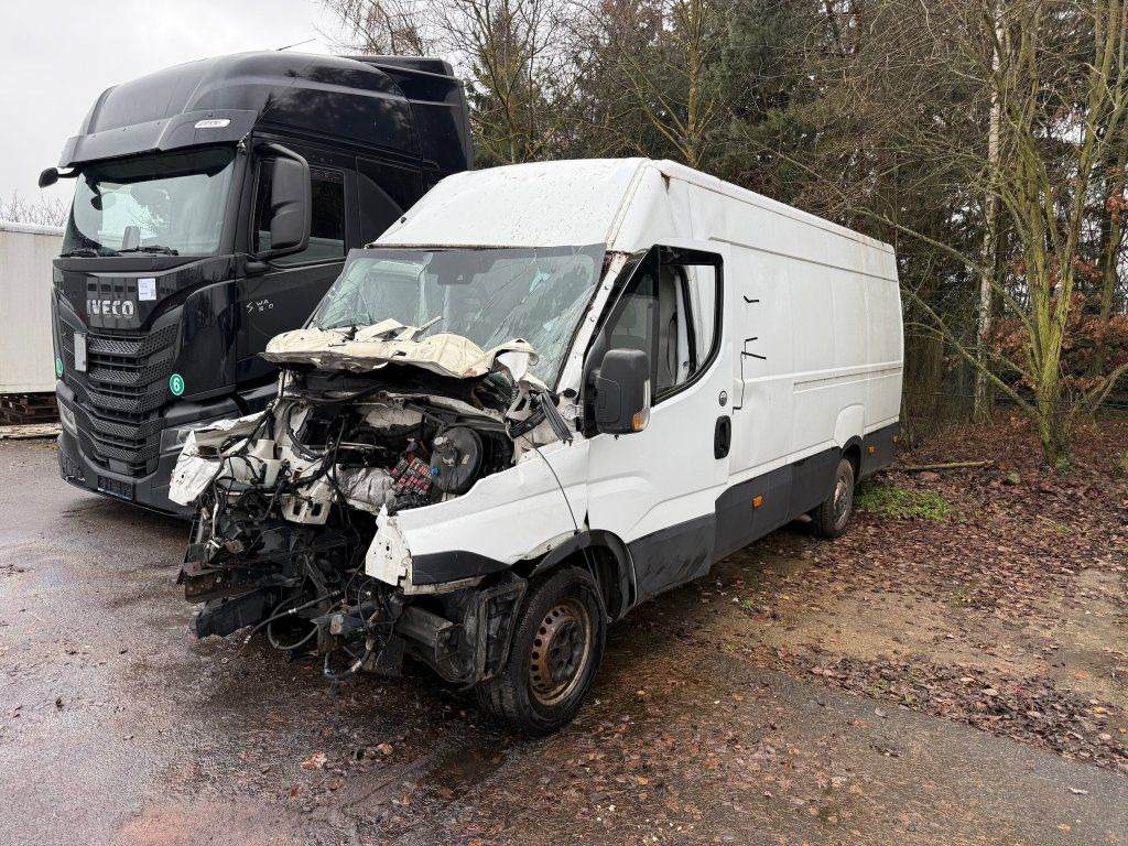 Iveco Daily 35S16 maxi Damaged - Furgon: slika Iveco Daily 35S16 maxi Damaged - Furgon Iveco Daily 35S16 maxi Damaged - Furgon: slika Iveco Daily 35S16 maxi Damaged - Furgon