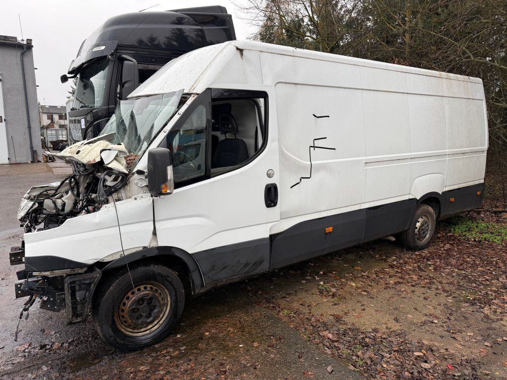 Iveco Daily 35S16 maxi Damaged - Furgon: slika Iveco Daily 35S16 maxi Damaged - Furgon Iveco Daily 35S16 maxi Damaged - Furgon: slika Iveco Daily 35S16 maxi Damaged - Furgon