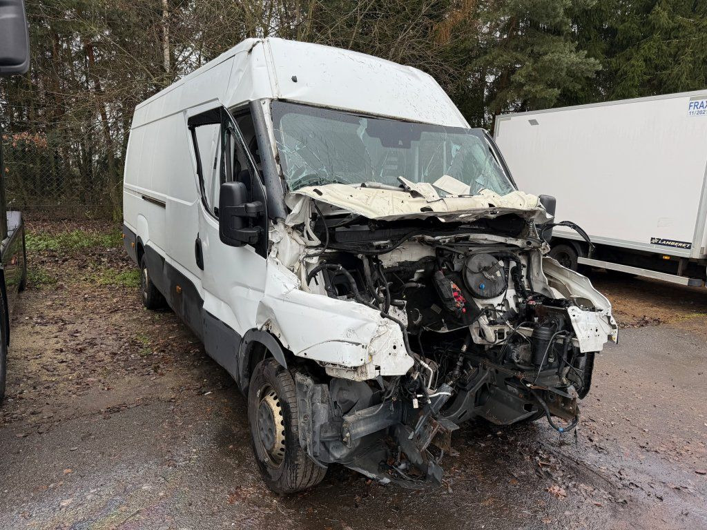 Iveco Daily 35S16 maxi Damaged - Furgon: slika Iveco Daily 35S16 maxi Damaged - Furgon Iveco Daily 35S16 maxi Damaged - Furgon: slika Iveco Daily 35S16 maxi Damaged - Furgon