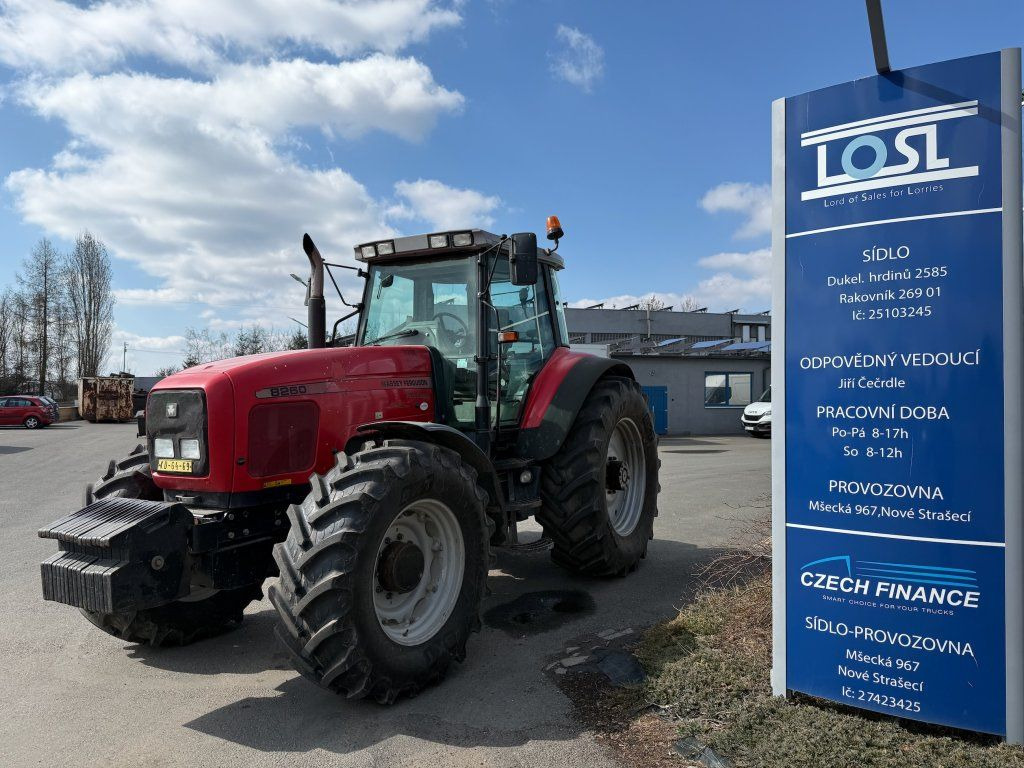 Massey Ferguson MF8260 - Traktor: slika Massey Ferguson MF8260 - Traktor Massey Ferguson MF8260 - Traktor: slika Massey Ferguson MF8260 - Traktor