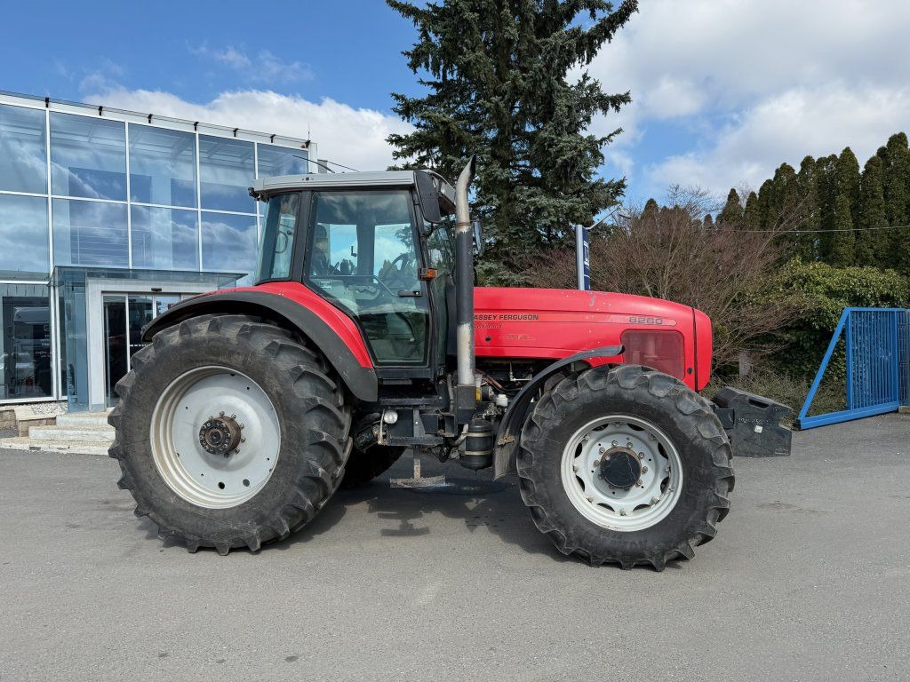 Massey Ferguson MF8260 - Traktor: slika Massey Ferguson MF8260 - Traktor Massey Ferguson MF8260 - Traktor: slika Massey Ferguson MF8260 - Traktor