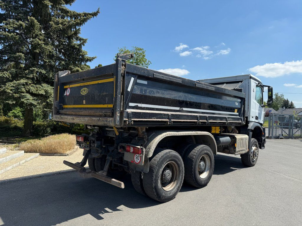 Mercedes-Benz 3343 Arocs 6x6 S3 EURO 6 - Kiper: slika Mercedes-Benz 3343 Arocs 6x6 S3 EURO 6 - Kiper Mercedes-Benz 3343 Arocs 6x6 S3 EURO 6 - Kiper: slika Mercedes-Benz 3343 Arocs 6x6 S3 EURO 6 - Kiper