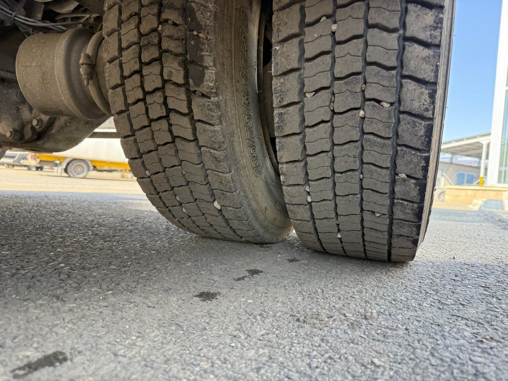 Kamion s kukastom dizalicom Mercedes-Benz 916 Atego EURO 4: slika Kamion s kukastom dizalicom Mercedes-Benz 916 Atego EURO 4