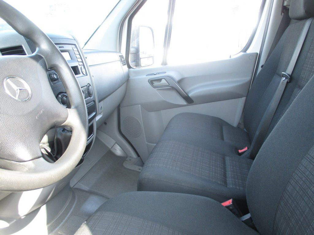 Mercedes-Benz Sprinter 514 CDi - Dostavno vozilo sa zatvorenim sandukom: slika Mercedes-Benz Sprinter 514 CDi - Dostavno vozilo sa zatvorenim sandukom Mercedes-Benz Sprinter 514 CDi - Dostavno vozilo sa zatvorenim sandukom: slika Mercedes-Benz Sprinter 514 CDi - Dostavno vozilo sa zatvorenim sandukom