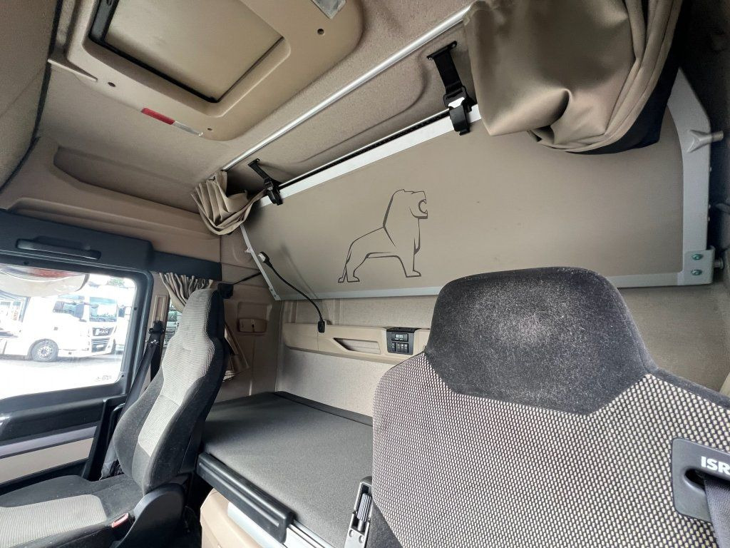 Tegljač MAN TGX18.500 MEGA/lowdeck: slika Tegljač MAN TGX18.500 MEGA/lowdeck