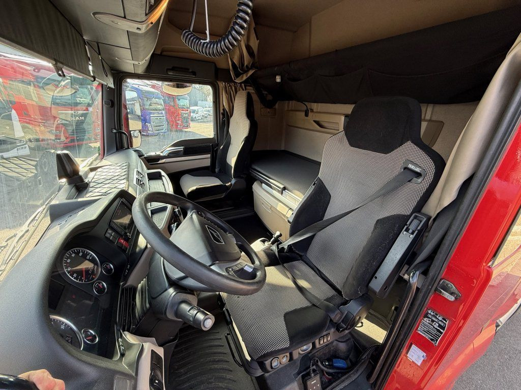 Tegljač MAN TGX18.510 XLX EURO 6 MEGAlowdeck: slika Tegljač MAN TGX18.510 XLX EURO 6 MEGAlowdeck Tegljač MAN TGX18.510 XLX EURO 6 MEGAlowdeck: slika Tegljač MAN TGX18.510 XLX EURO 6 MEGAlowdeck