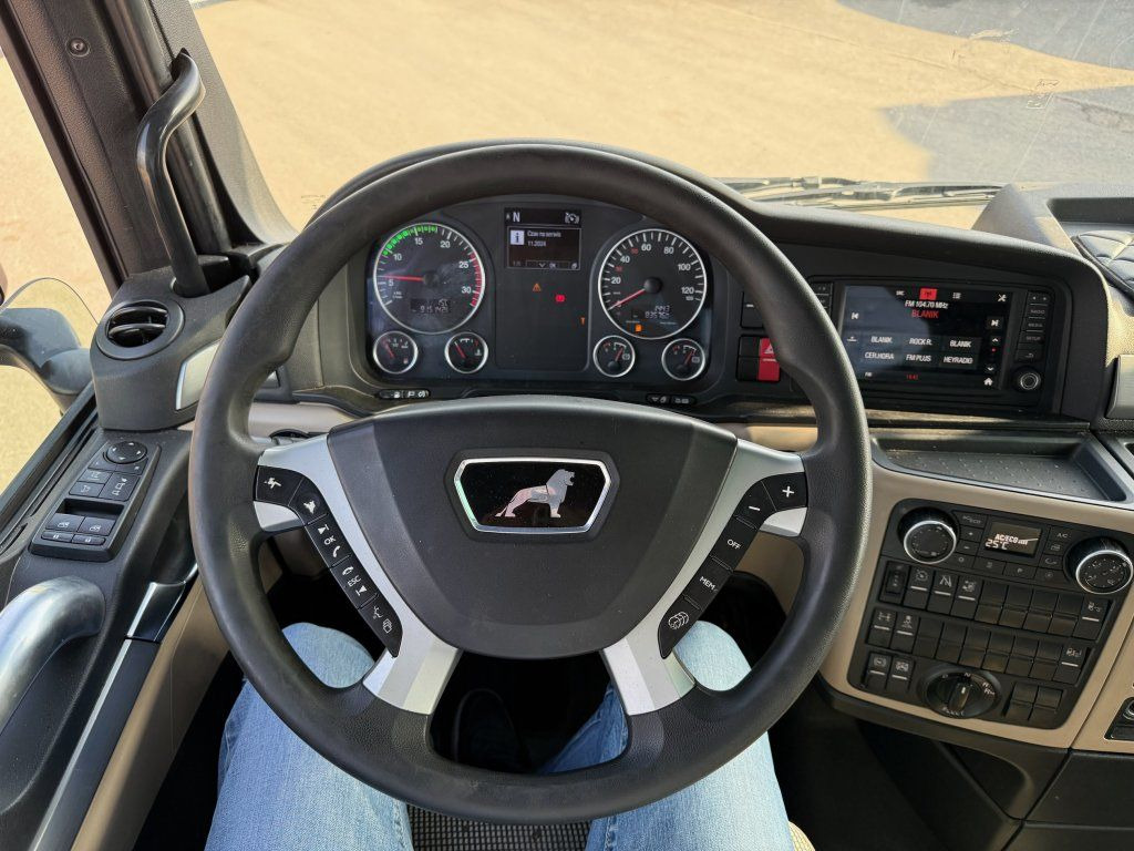 Tegljač MAN TGX18.510 XLX EURO 6 MEGAlowdeck: slika Tegljač MAN TGX18.510 XLX EURO 6 MEGAlowdeck Tegljač MAN TGX18.510 XLX EURO 6 MEGAlowdeck: slika Tegljač MAN TGX18.510 XLX EURO 6 MEGAlowdeck