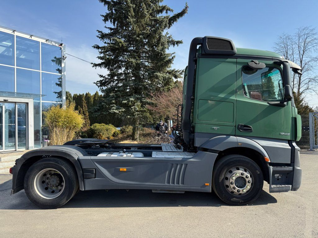 Mercedes-Benz 1843 Actros ADR FL, EX/II, EX/III, AT - Tegljač: slika Mercedes-Benz 1843 Actros ADR FL, EX/II, EX/III, AT - Tegljač Mercedes-Benz 1843 Actros ADR FL, EX/II, EX/III, AT - Tegljač: slika Mercedes-Benz 1843 Actros ADR FL, EX/II, EX/III, AT - Tegljač