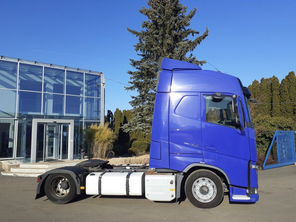 Volvo FH500 Globetrotter EURO 6 MEGA/lowdeck - Tegljač: slika Volvo FH500 Globetrotter EURO 6 MEGA/lowdeck - Tegljač Volvo FH500 Globetrotter EURO 6 MEGA/lowdeck - Tegljač: slika Volvo FH500 Globetrotter EURO 6 MEGA/lowdeck - Tegljač