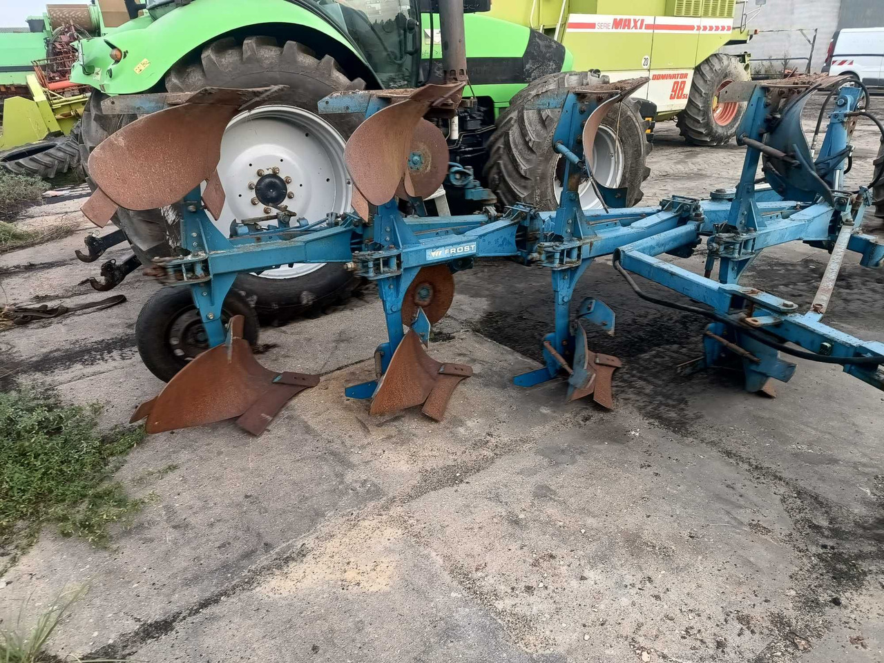 Pług 4 skibowy Frost - Plug: slika Pług 4 skibowy Frost - Plug Pług 4 skibowy Frost - Plug: slika Pług 4 skibowy Frost - Plug