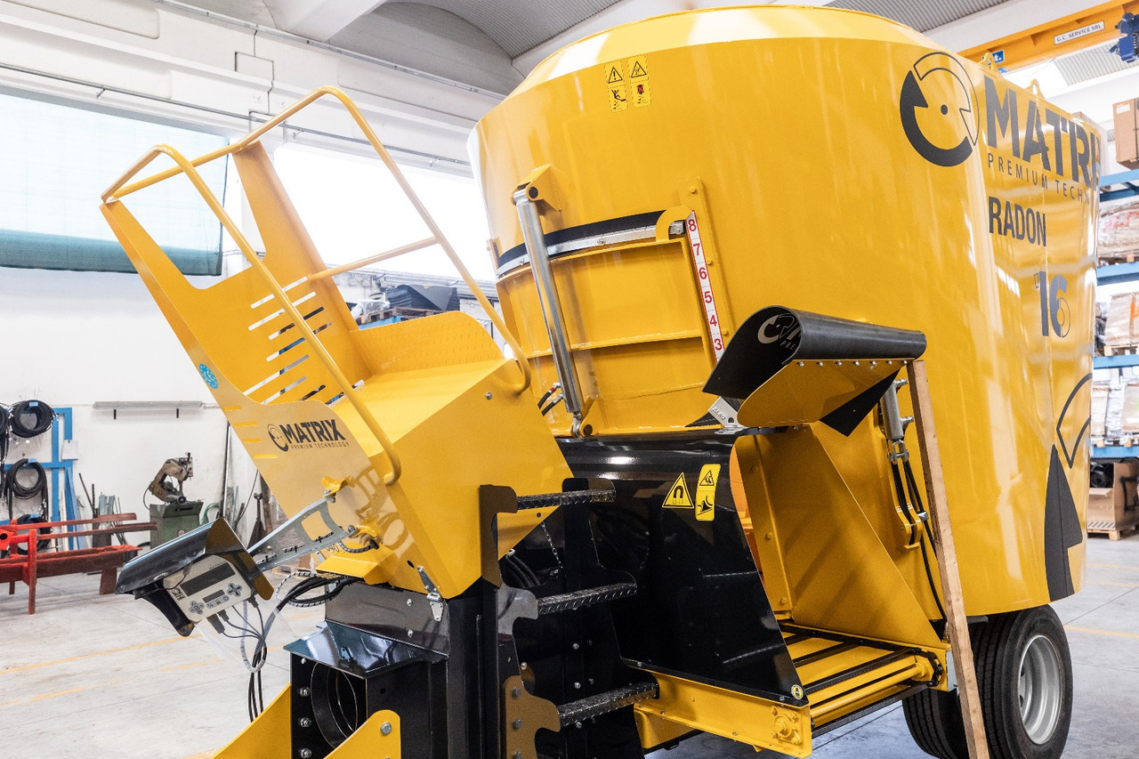 ITALMIX radon-jumbo-cube - Vagon-miješalica za krmivo: slika ITALMIX radon-jumbo-cube - Vagon-miješalica za krmivo ITALMIX radon-jumbo-cube - Vagon-miješalica za krmivo: slika ITALMIX radon-jumbo-cube - Vagon-miješalica za krmivo