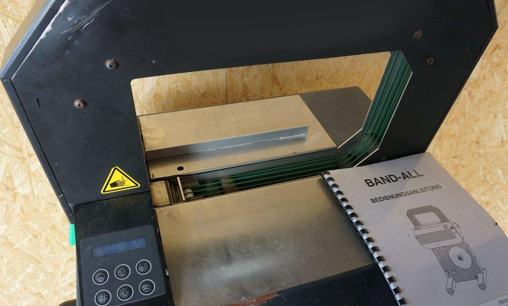 Band All Model BA 32-50 Mobile Banding Machine - Stroj za pakiranje: slika Band All Model BA 32-50 Mobile Banding Machine - Stroj za pakiranje Band All Model BA 32-50 Mobile Banding Machine - Stroj za pakiranje: slika Band All Model BA 32-50 Mobile Banding Machine - Stroj za pakiranje