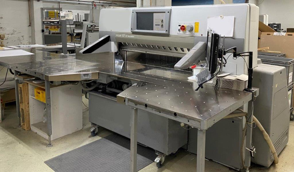 Large sized cutting system Polar 137 XT-AT with stacking lifter, automatic vibrator, scale and optional unloader - Stroj za rezanje papira: slika Large sized cutting system Polar 137 XT-AT with stacking lifter, automatic vibrator, scale and optional unloader - Stroj za rezanje papira Large sized cutting system Polar 137 XT-AT with stacking lifter, automatic vibrator, scale and optional unloader - Stroj za rezanje papira: slika Large sized cutting system Polar 137 XT-AT with stacking lifter, automatic vibrator, scale and optional unloader - Stroj za rezanje papira
