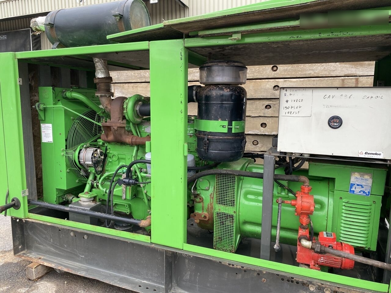 Generatorski set IVECO 100 kVa 8061: slika Generatorski set IVECO 100 kVa 8061