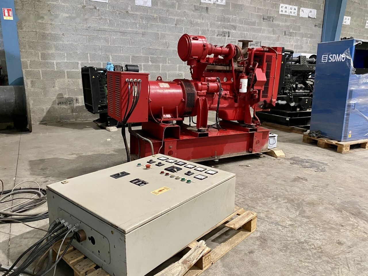 SDMO 110 kVa - Generatorski set: slika SDMO 110 kVa - Generatorski set SDMO 110 kVa - Generatorski set: slika SDMO 110 kVa - Generatorski set