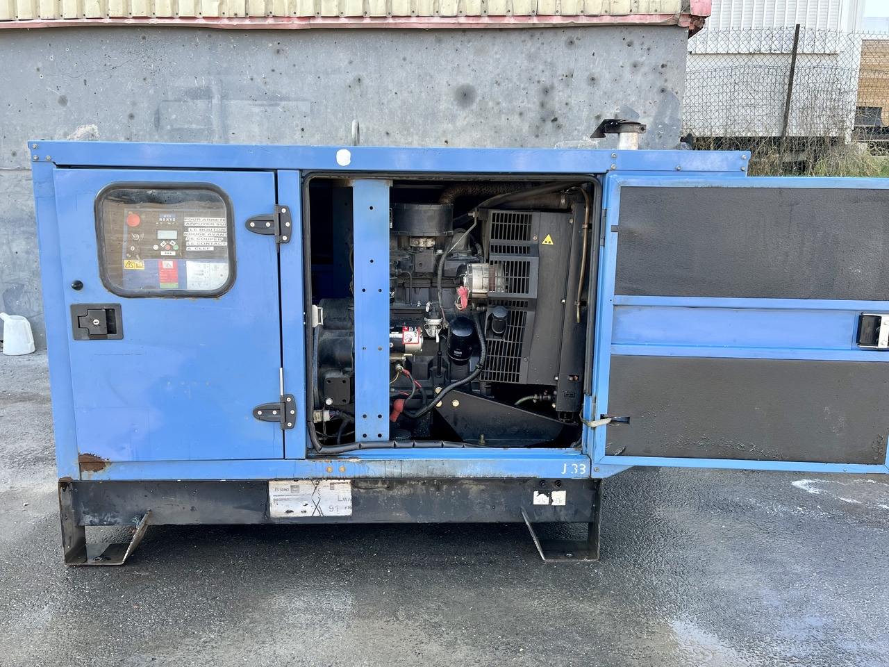 SDMO 33 kVa diesel John Deere - Generatorski set: slika SDMO 33 kVa diesel John Deere - Generatorski set SDMO 33 kVa diesel John Deere - Generatorski set: slika SDMO 33 kVa diesel John Deere - Generatorski set