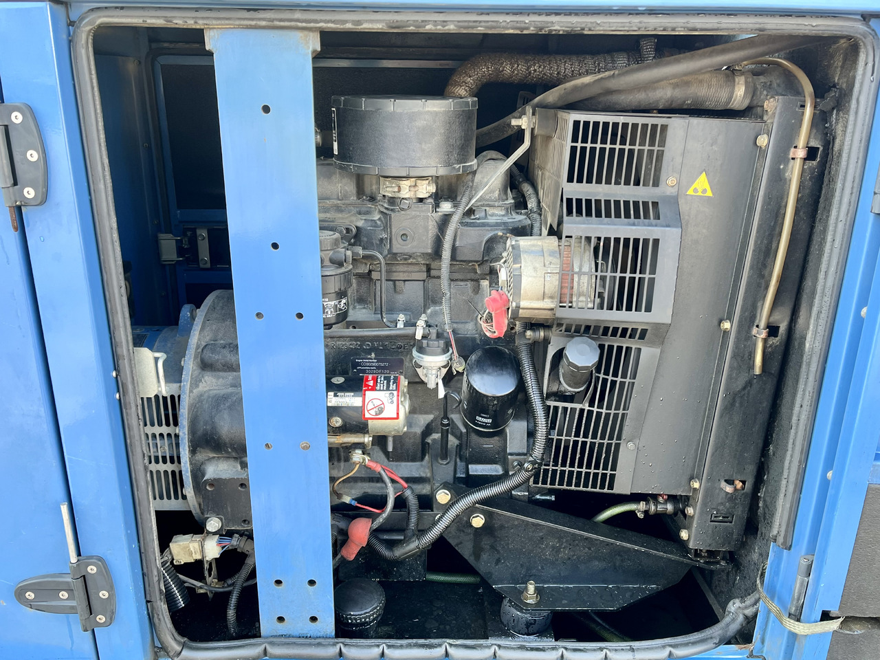 SDMO 33 kVa diesel John Deere - Generatorski set: slika SDMO 33 kVa diesel John Deere - Generatorski set SDMO 33 kVa diesel John Deere - Generatorski set: slika SDMO 33 kVa diesel John Deere - Generatorski set