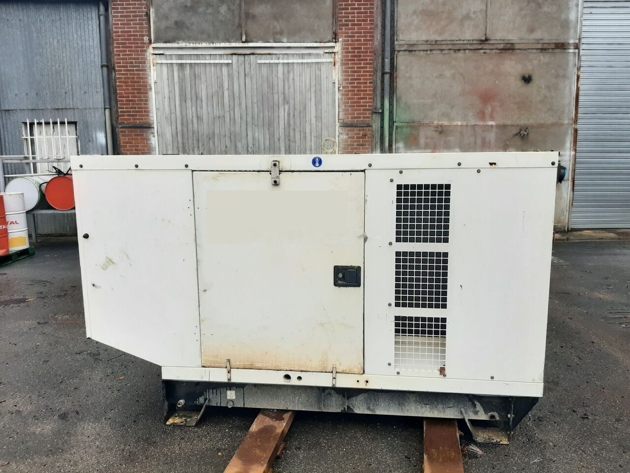 SDMO 80 kVa John Deere - Generatorski set: slika SDMO 80 kVa John Deere - Generatorski set SDMO 80 kVa John Deere - Generatorski set: slika SDMO 80 kVa John Deere - Generatorski set