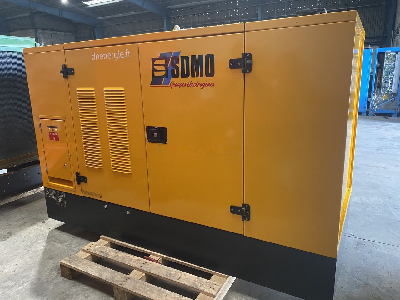 SDMO Perkins 75 kVa Diesel - Generatorski set: slika SDMO Perkins 75 kVa Diesel - Generatorski set SDMO Perkins 75 kVa Diesel - Generatorski set: slika SDMO Perkins 75 kVa Diesel - Generatorski set