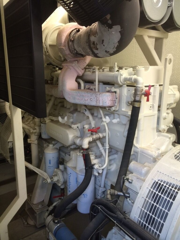 Volvo 500 kVa TAD1631 - Generatorski set: slika Volvo 500 kVa TAD1631 - Generatorski set Volvo 500 kVa TAD1631 - Generatorski set: slika Volvo 500 kVa TAD1631 - Generatorski set