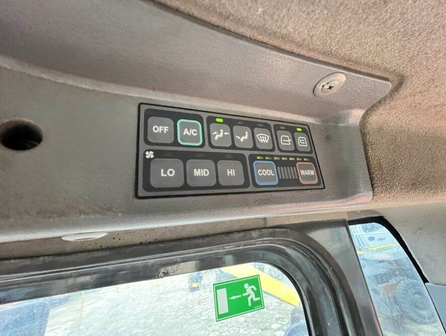 Utovarivač na kotačima Doosan DL250: slika Utovarivač na kotačima Doosan DL250