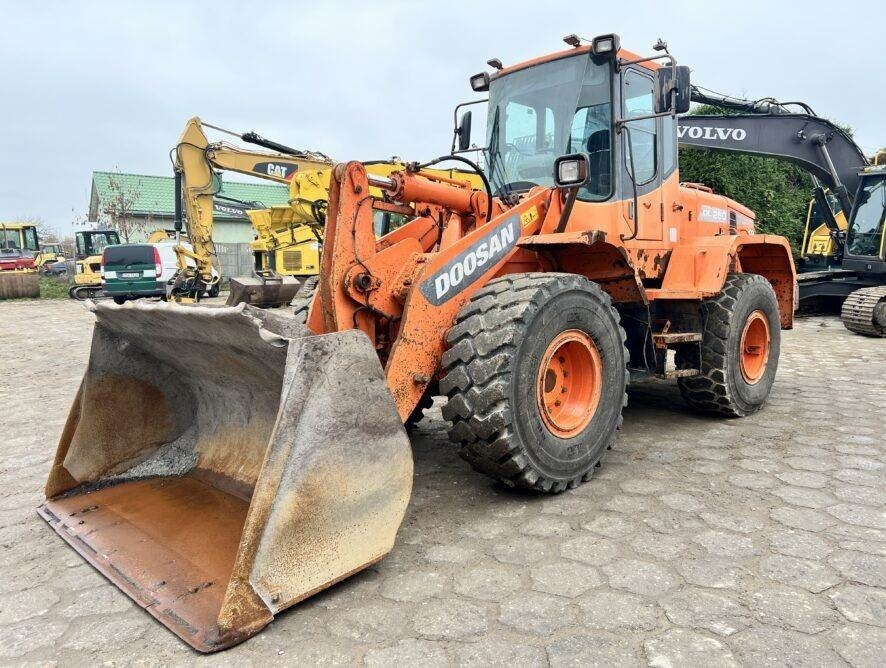 Doosan DL250 - Utovarivač na kotačima: slika Doosan DL250 - Utovarivač na kotačima Doosan DL250 - Utovarivač na kotačima: slika Doosan DL250 - Utovarivač na kotačima