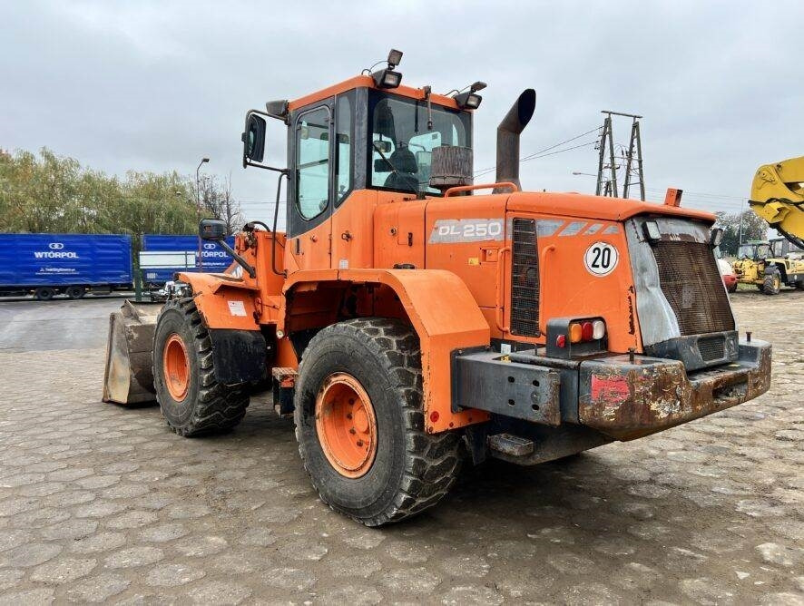 Doosan DL250 - Utovarivač na kotačima: slika Doosan DL250 - Utovarivač na kotačima Doosan DL250 - Utovarivač na kotačima: slika Doosan DL250 - Utovarivač na kotačima