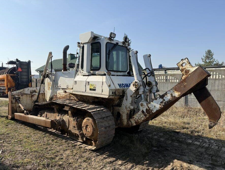 Komatsu D65EX-15e0 + ripper - Buldožer: slika Komatsu D65EX-15e0 + ripper - Buldožer Komatsu D65EX-15e0 + ripper - Buldožer: slika Komatsu D65EX-15e0 + ripper - Buldožer