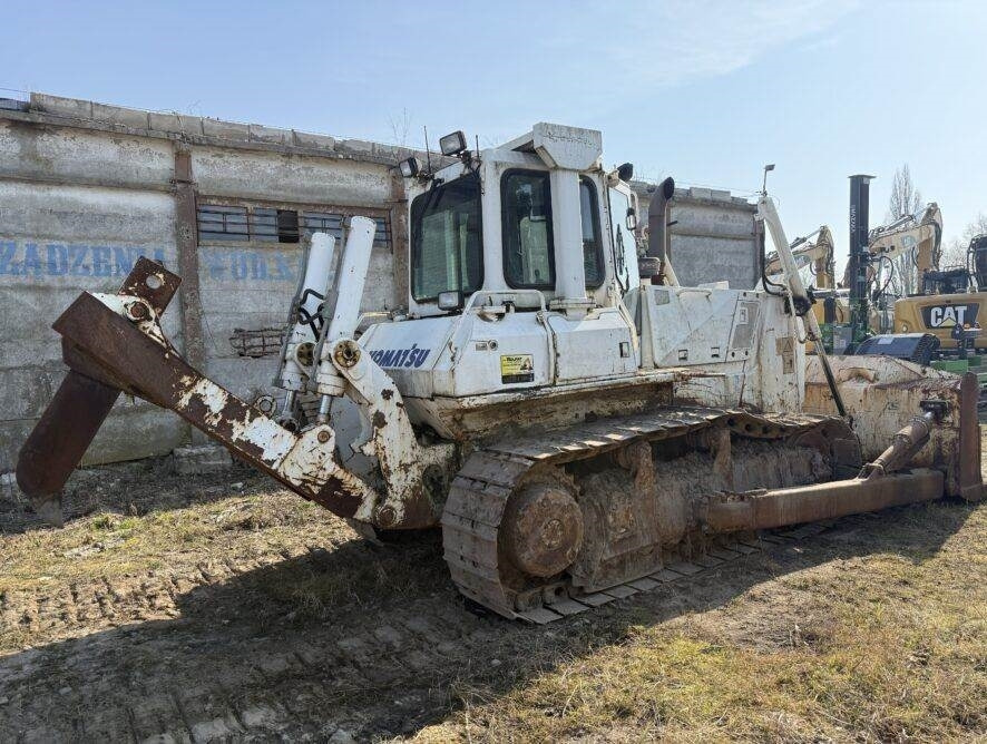 Komatsu D65EX-15e0 + ripper - Buldožer: slika Komatsu D65EX-15e0 + ripper - Buldožer Komatsu D65EX-15e0 + ripper - Buldožer: slika Komatsu D65EX-15e0 + ripper - Buldožer