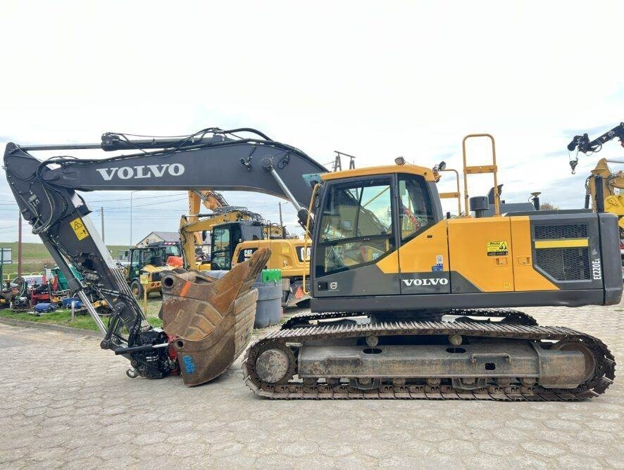Volvo EC220EL ROTOTILT + LEICA 3D GPS 2xbucket - Bager gusjeničar: slika Volvo EC220EL ROTOTILT + LEICA 3D GPS 2xbucket - Bager gusjeničar Volvo EC220EL ROTOTILT + LEICA 3D GPS 2xbucket - Bager gusjeničar: slika Volvo EC220EL ROTOTILT + LEICA 3D GPS 2xbucket - Bager gusjeničar