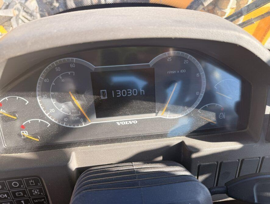 Volvo L110H - Utovarivač na kotačima: slika Volvo L110H - Utovarivač na kotačima Volvo L110H - Utovarivač na kotačima: slika Volvo L110H - Utovarivač na kotačima