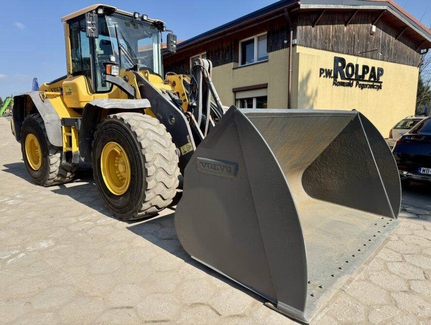 Volvo L120F - Utovarivač na kotačima: slika Volvo L120F - Utovarivač na kotačima Volvo L120F - Utovarivač na kotačima: slika Volvo L120F - Utovarivač na kotačima