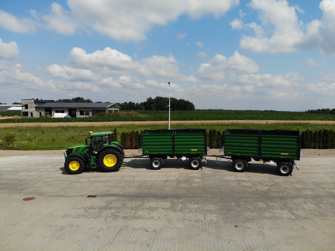 Novi Nagibna prikolica za poljoprivredna gospodarstva/ Istovarivač Zaslaw D737-14XL, 18T, 21m3: slika Novi Nagibna prikolica za poljoprivredna gospodarstva/ Istovarivač Zaslaw D737-14XL, 18T, 21m3 Novi Nagibna prikolica za poljoprivredna gospodarstva/ Istovarivač Zaslaw D737-14XL, 18T, 21m3: slika Novi Nagibna prikolica za poljoprivredna gospodarstva/ Istovarivač Zaslaw D737-14XL, 18T, 21m3