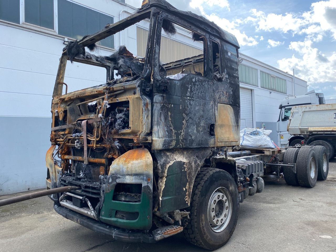 MAN TGX 26.580 Verbrannt 6x4 - Kamion-šasija: slika MAN TGX 26.580 Verbrannt 6x4 - Kamion-šasija MAN TGX 26.580 Verbrannt 6x4 - Kamion-šasija: slika MAN TGX 26.580 Verbrannt 6x4 - Kamion-šasija