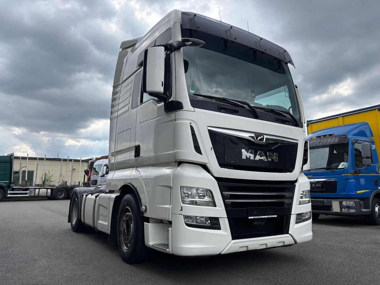 MAN TGX 18.460 XXL/Retader/2xTank/NAVI/TÜV - Tegljač: slika MAN TGX 18.460 XXL/Retader/2xTank/NAVI/TÜV - Tegljač MAN TGX 18.460 XXL/Retader/2xTank/NAVI/TÜV - Tegljač: slika MAN TGX 18.460 XXL/Retader/2xTank/NAVI/TÜV - Tegljač