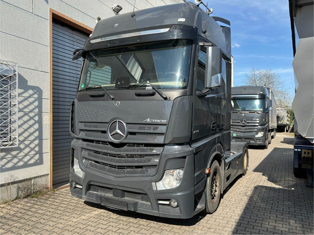 Mercedes-Benz Actros 1851 Retarder/Luft/Klima - Tegljač: slika Mercedes-Benz Actros 1851 Retarder/Luft/Klima - Tegljač Mercedes-Benz Actros 1851 Retarder/Luft/Klima - Tegljač: slika Mercedes-Benz Actros 1851 Retarder/Luft/Klima - Tegljač