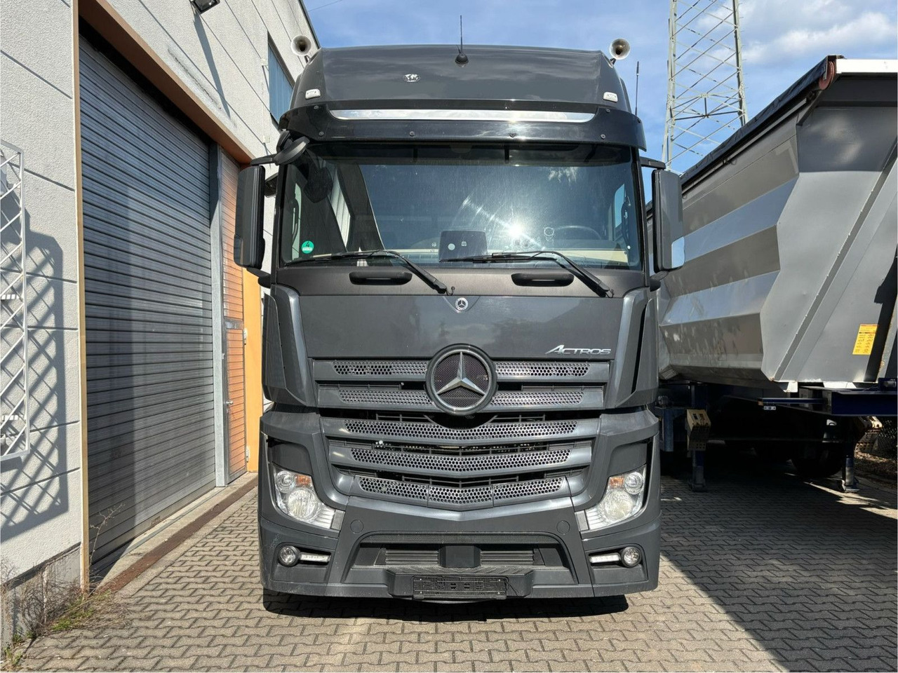Mercedes-Benz Actros 1851 Retarder/Luft/Klima - Tegljač: slika Mercedes-Benz Actros 1851 Retarder/Luft/Klima - Tegljač Mercedes-Benz Actros 1851 Retarder/Luft/Klima - Tegljač: slika Mercedes-Benz Actros 1851 Retarder/Luft/Klima - Tegljač