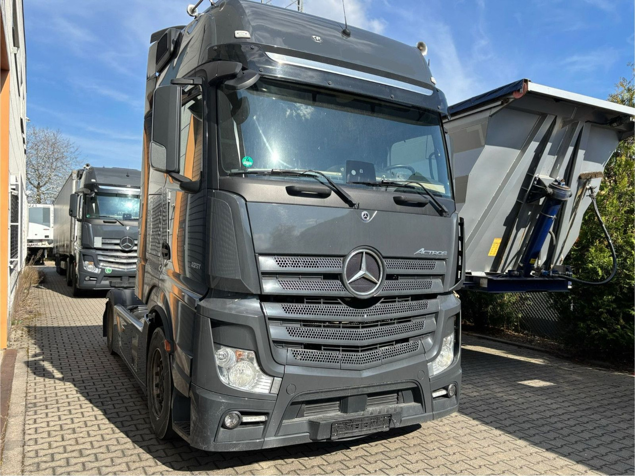 Mercedes-Benz Actros 1851 Retarder/Luft/Klima - Tegljač: slika Mercedes-Benz Actros 1851 Retarder/Luft/Klima - Tegljač Mercedes-Benz Actros 1851 Retarder/Luft/Klima - Tegljač: slika Mercedes-Benz Actros 1851 Retarder/Luft/Klima - Tegljač