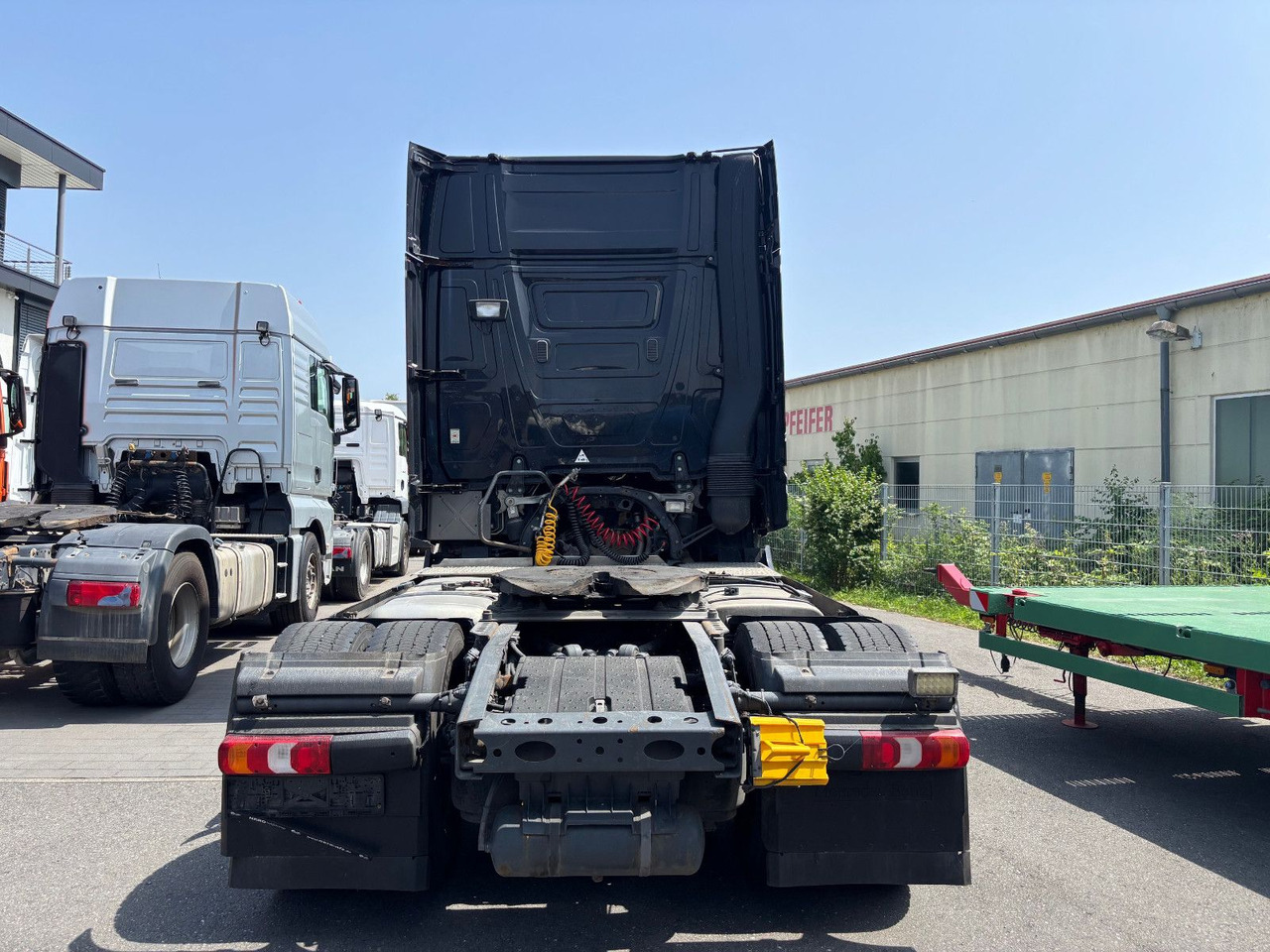 Mercedes-Benz Actros 1852 Giga Space/Alu Felgen/Retarder - Tegljač: slika Mercedes-Benz Actros 1852 Giga Space/Alu Felgen/Retarder - Tegljač Mercedes-Benz Actros 1852 Giga Space/Alu Felgen/Retarder - Tegljač: slika Mercedes-Benz Actros 1852 Giga Space/Alu Felgen/Retarder - Tegljač