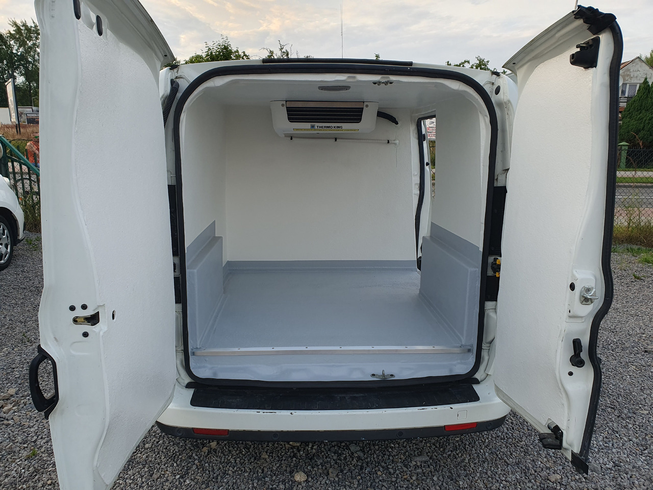 Dostavno vozilo hladnjača FIAT DOBLO CHLODNIA THERMOKING KLIMA EURO6 [ Copy ]: slika Dostavno vozilo hladnjača FIAT DOBLO CHLODNIA THERMOKING KLIMA EURO6 [ Copy ]