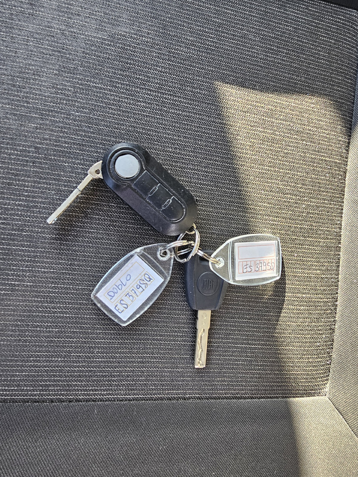 Dostavno vozilo hladnjača FIAT DOBLO LONG CHLODNIA carrier KLIMA  EURO6 [ Copy ]: slika Dostavno vozilo hladnjača FIAT DOBLO LONG CHLODNIA carrier KLIMA  EURO6 [ Copy ]